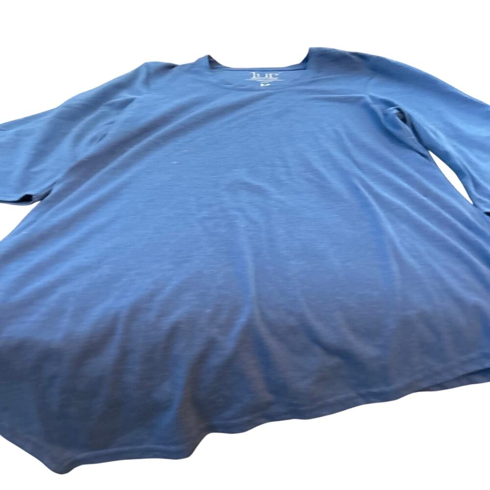 Lur. Shirt size medium